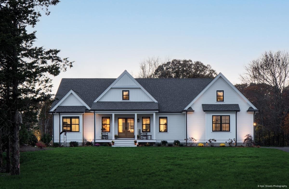 AM800 - front of home with Forgent series windows