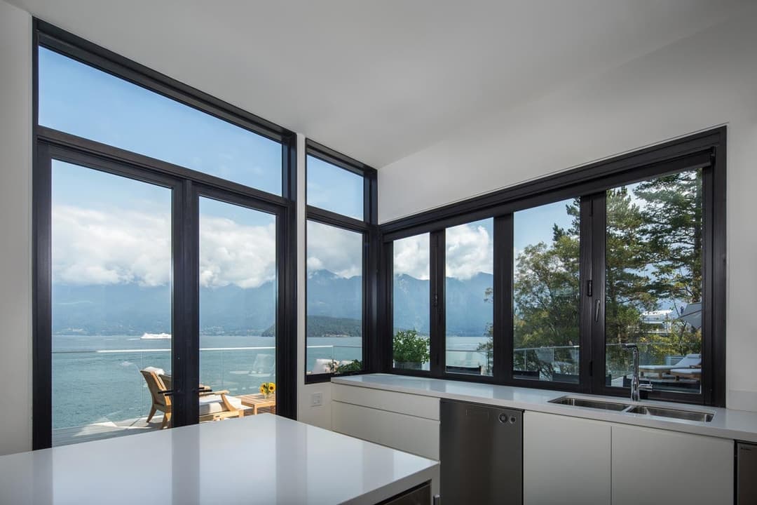 VistaLuxe WD LINE outswing French doors, direct sets and folding window